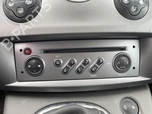 Autoradio RENAULT SCÉNIC II (JM0/1_) 2.0 (JM05, JM0U, JM1N, JM1U, JM2V) (135 hp) 31649377