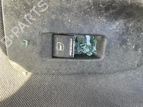 Mando elevalunas delantera derecho Mando elevalunas delantera derecho VW GOLF V (1K1) [2003-2010] 36816564 36816564