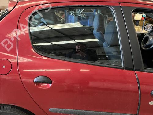 Used Right rear door PEUGEOT 206 Hatchback (2A/C) 1.1 i (60 hp) 31288747