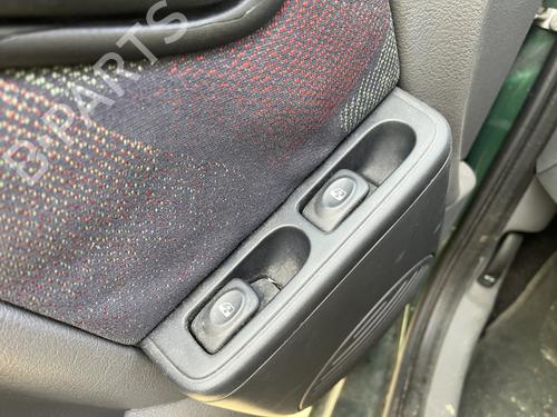 Used Left front window switch Left front window switch RENAULT CLIO II (BB_, CB_) 1.6 (B/CB0D, BB00) (90 hp) 33884145 33884145