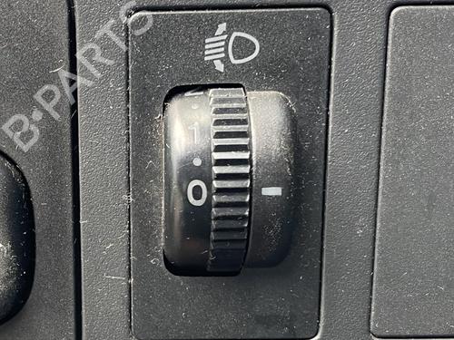 Commande de phare TOYOTA COROLLA Verso (ZER_, ZZE12_, R1_) 2.2 D-4D (AUR10_, AUR10R) (136 hp) 31981788