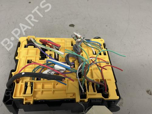 Used Fuse box Fuse box CITROËN C4 CACTUS 1.6 BlueHDi 100 (99 hp) 30083081 30083081