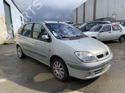 Right headlight RENAULT SCÉNIC I MPV (JA0/1_, FA0_) 1.9 dCi (JA05, JA1F) | BP32190134C29