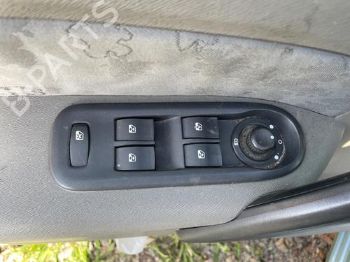 Comutador vidro frente esquerdo Comutador vidro frente esquerdo RENAULT KANGOO / GRAND KANGOO II (KW0/1_) [2008-2026] 36098869 36098869