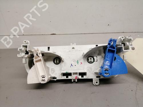 climate-control-renault-clio-iv-bh_-2012-2013-2014-2015-2016-2017-2018-2019-2020-2021-26413532 main image