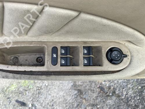 Used Left front window switch Left front window switch ALFA ROMEO 159 Sportwagon (939_) 1.9 JTDM 8V (939BXE1B) (120 hp) 33475448 33475448