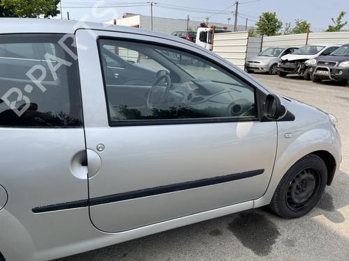 Dør højre fortil RENAULT TWINGO II (CN0_) 1.2 16V (CN04, CN0B) (75 hp) 26451385