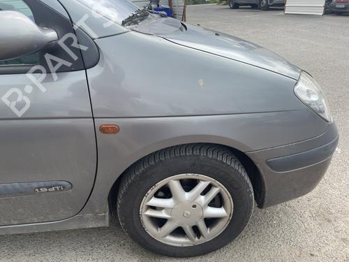 Aile avant droite RENAULT SCÉNIC I MPV (JA0/1_, FA0_) 1.9 dTi (JA0N) (98 hp) 26503331
