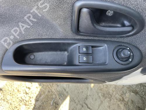 Comutador vidro frente esquerdo Comutador vidro frente esquerdo RENAULT CLIO II (BB_, CB_) [1998-2016] 36099127 36099127