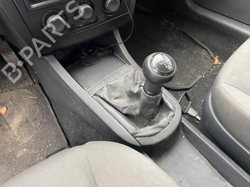 Used Gear lever SEAT IBIZA III (6L1) 1.4 16V (75 hp) 30888452