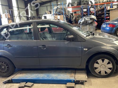 Left headlight FORD FIESTA V (JH_, JD_) 1.4 16V | BP26426413C28 