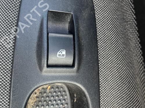 Used Right front window switch Right front window switch FIAT PUNTO EVO (199_) 1.3 D Multijet (199AXC1A, 199BXC1A, 199AXT1A, 199BXT1A) (75 hp) 33118293 33118293