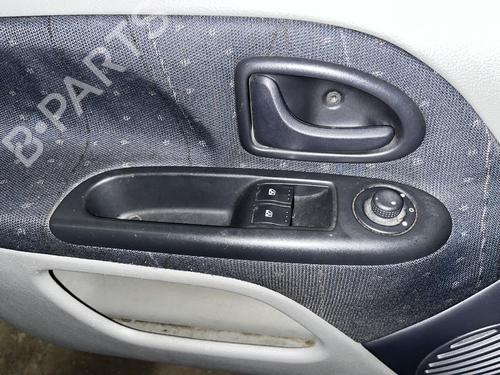 Spejlkontakt RENAULT CLIO II (BB_, CB_) 1.2 16V (BB05, BB0W, BB11, BB27, BB2T, BB2U, BB2V, CB05,... (75 hp) 31017645