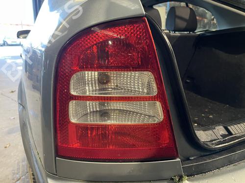 Feu arrière gauche SKODA OCTAVIA I (1U2) 1.9 TDI (110 hp) 31904562