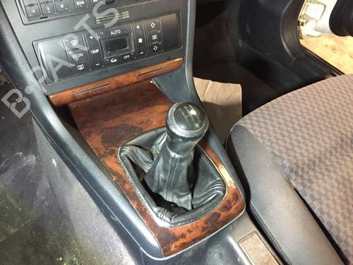 Palanca de cambios AUDI A4 B5 (8D2) 1.9 TDI (116 hp) 31354696