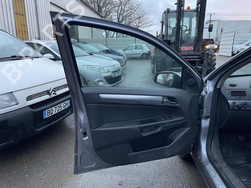 left-front-door-opel-astra-h-a04-2004-2005-2006-2007-2008-2009-2010-2011-2012-2013-2014-31091627 main image