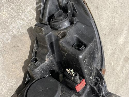 Used Right headlight Right headlight PEUGEOT 407 (6D_) 2.0 HDi 135 (6DRHRH, 6DRHRE, 6DRHRG, 6DRHRJ) (136 hp) 30882896 30882896