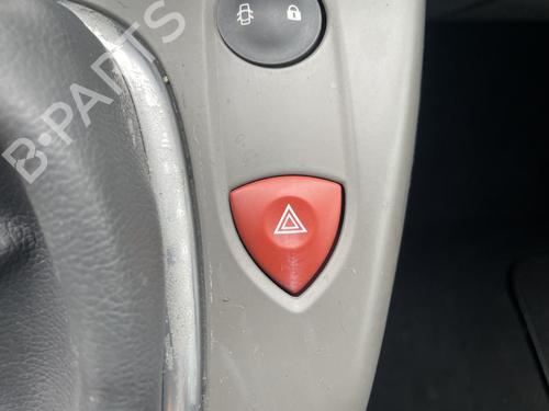 warning-switch-renault-scenic-ii-jm01_-2003-2004-2005-2006-2007-2008-2009-2010-31649381 main image