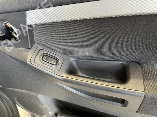 Used Right front window switch Right front window switch OPEL MERIVA A MPV (X03) 1.7 CDTI (E75) (100 hp) 34107297 34107297