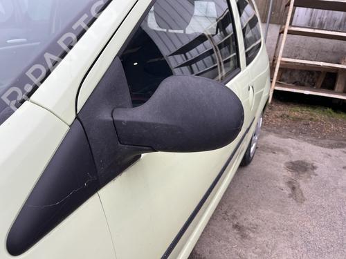 Retrovisor esquerdo RENAULT TWINGO II (CN0_) 1.5 dCi (CN0E) (64 hp) 30679595