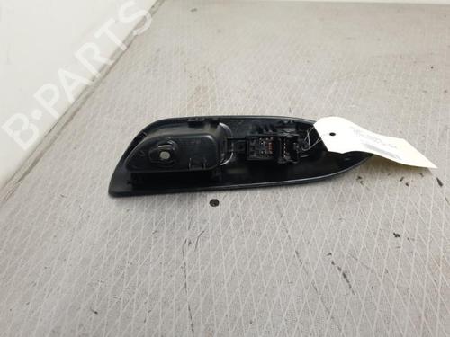 Used Left rear window switch NISSAN JUKE (F15) 1.2 DIG-T (115 hp) 26422176