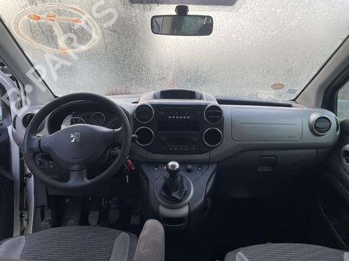 Used Fuse box Fuse box 38227566 38227566