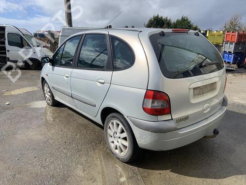 Right headlight RENAULT SCÉNIC I MPV (JA0/1_, FA0_) 1.9 dCi (JA05, JA1F) | BP32190134C29