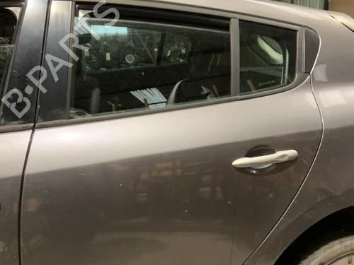 Rudehejsemekanisme venstre bagtil RENAULT MEGANE III Hatchback (BZ0/1_, B3_) 1.9 dCi (BZ0N, BZ0J) (131 hp) 26417209