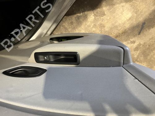 Comutador vidro trás esquerdo RENAULT MEGANE III Hatchback (BZ0/1_, B3_) 1.5 dCi (BZ09, BZ0D, BZ1W, BZ29, BZ14) (110 hp) 31354766