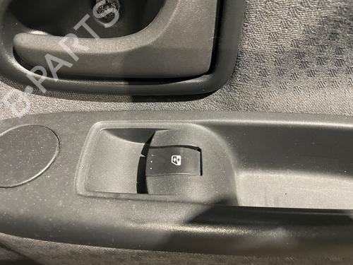 Used Right front window switch Right front window switch RENAULT CLIO II (BB_, CB_) 1.2 16V (BB05, BB0W, BB11, BB27, BB2T, BB2U, BB2V, CB05,... (75 hp) 32451906 32451906