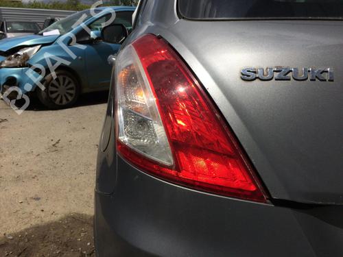 Venstre Baklys SUZUKI SWIFT IV (FZ, NZ) 1.3 DDiS (AZG413D, ZC02S, ZC92S) 3567068L00