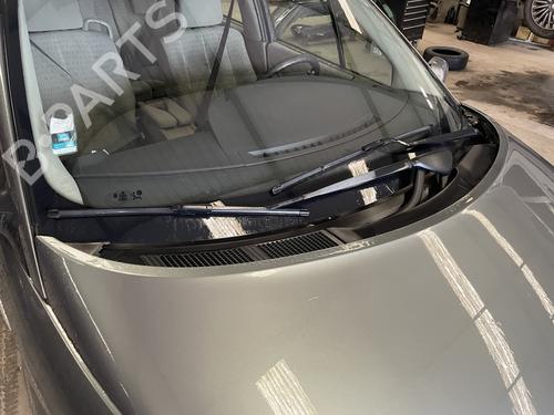 Used Front windshield wiper arm RENAULT SCÉNIC II (JM0/1_) 1.9 dCi (JM0G, JM12, JM1G, JM2C) (120 hp) 31379981