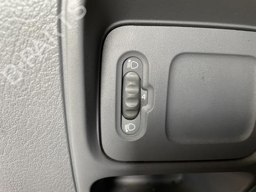 Used Headlight switch RENAULT CLIO II Hatchback Van (SB0/1/2_) 1.9 D (SB0R) (54 hp) 31904479