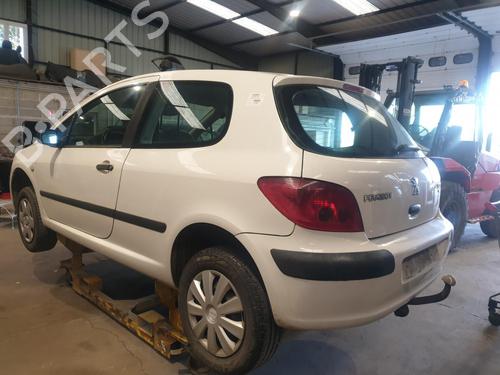 Fuse box PEUGEOT 307 (3A/C) 2.0 HDi 90 | BP26426864E1 