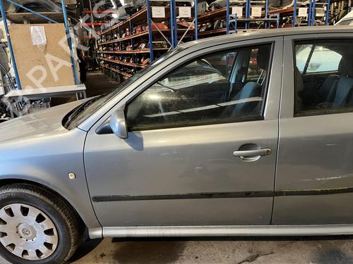 Dør venstre fortil SKODA OCTAVIA I (1U2) 1.9 TDI (110 hp) 31904571
