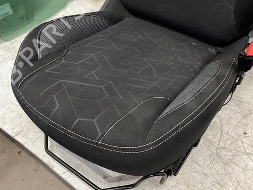 Right front seat PEUGEOT 2008 I (CU_) 1.2 PureTech 82 | BP29077866C16 - Image 2