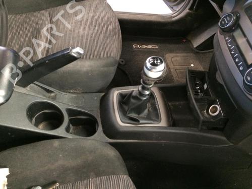 Used Gear lever KIA CEE'D SW (ED) 1.6 CRDi 115 (115 hp) 28134006