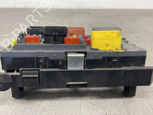 Used Fuse box Fuse box PEUGEOT 3008 I MPV (0U_) 1.6 THP (156 hp) 33738401 33738401