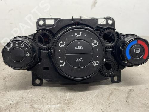 Used Climate control FORD FIESTA VI (CB1, CCN) 1.25 (82 hp) 31613070