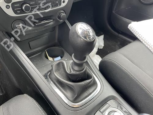 Console centrale RENAULT MEGANE III Hatchback (BZ0/1_, B3_) 1.5 dCi (BZ09, BZ0D, BZ1W, BZ29, BZ14) (110 hp) 31945975