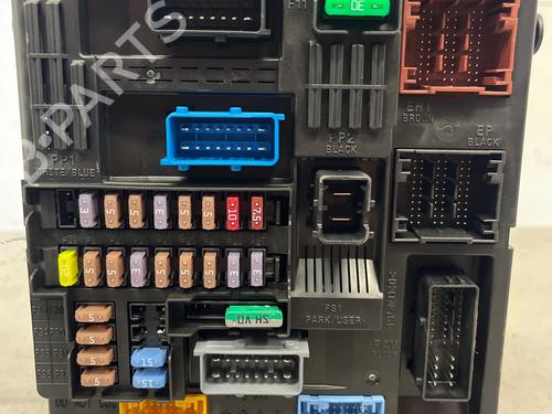Used Fuse box Fuse box PEUGEOT 5008 II (MC_, MJ_, MR_, M4_) 1.5 BlueHDi 130 (MCYHZJ, MCYHZR, MCYHZX) (131 hp) 39175190 39175190
