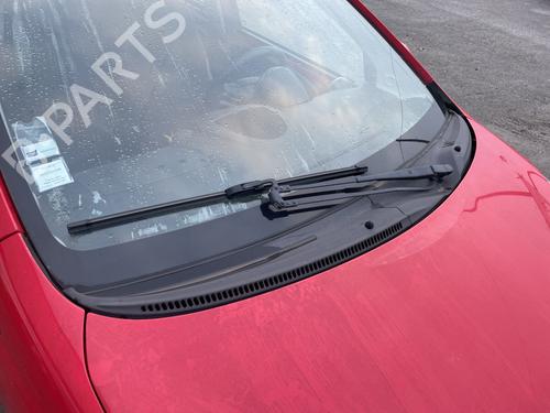Used Front windshield wiper arm TOYOTA AYGO (_B1_) 1.0 (KGB10_, KGB10R) (68 hp) 31376852