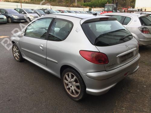Mangueta delantera izquierda PEUGEOT 206 Hatchback (2A/C) 1.6 HDi 110 | BP30900401M25