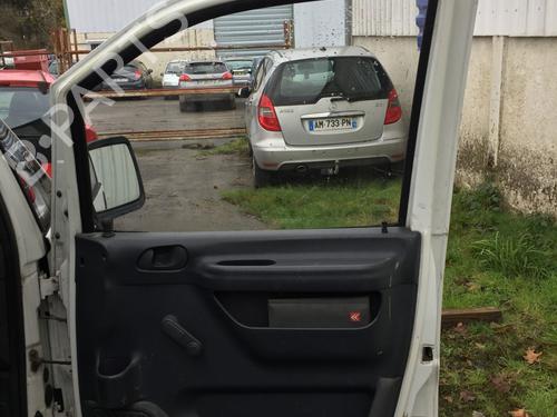 Used Front right window mechanism Front right window mechanism CITROËN JUMPY I Van (BS_, BT_, BY_, BZ_) 1.9 D 70 (69 hp) 31357195 31357195