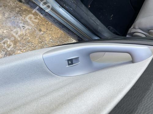 Højre bagtil elrude kontakt VW PASSAT B6 Variant (3C5) 1.9 TDI (105 hp) 31340053