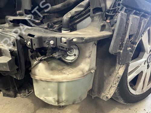 Used Windscreen washer tank Windscreen washer tank 39458023 39458023