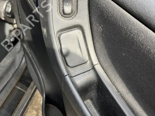 Højre bagtil elrude kontakt Højre bagtil elrude kontakt OPEL ZAFIRA A MPV (T98) 2.2 DTI 16V (F75) (125 hp) 36443076 36443076