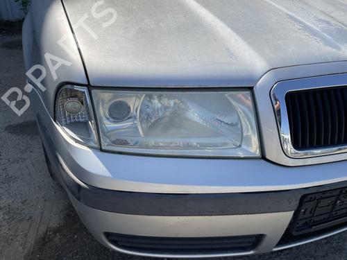 Used Right headlight SKODA OCTAVIA I Combi (1U5) 1.6 (102 hp) 26886931
