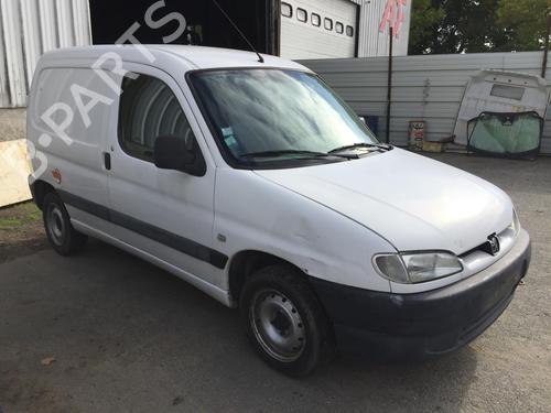 Left front steering knuckle PEUGEOT PARTNER Box Body/MPV (5_, G_) 1.9 D | BP29567282M25 
