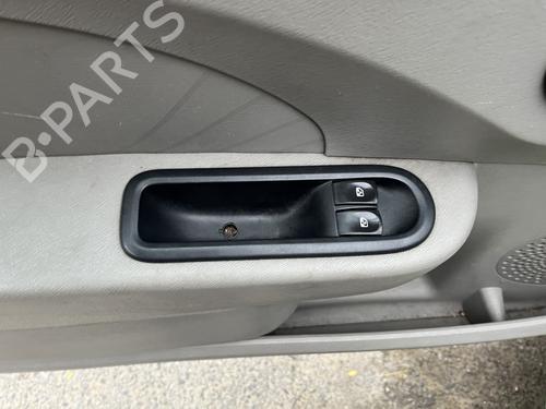 Used Left front window switch RENAULT TWINGO II (CN0_) 1.5 dCi (CN0E) (64 hp) 30679617